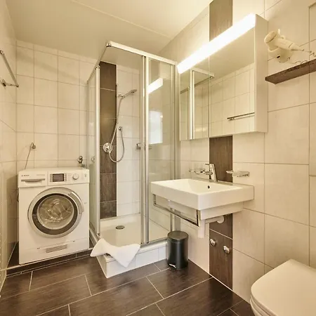 Lejlighed 2, Perfect Location, Comfortable & Modern