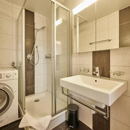 2, Perfect Location, Comfortable & Modern شقة برن