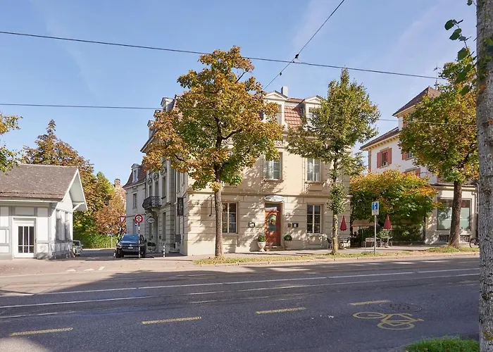 2, Perfect Location, Comfortable & Modern Bern