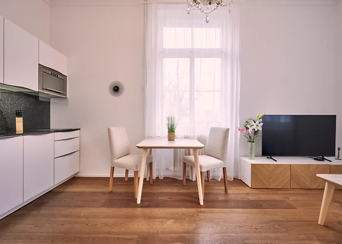 2, Perfect Location, Comfortable & Modern * Bern