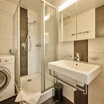 2, Perfect Location, Comfortable & Modern Apartamento Berna