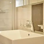 2, Perfect Location, Comfortable & Modern Apartamento
