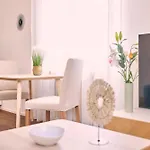 2, Perfect Location, Comfortable & Modern Apartamento