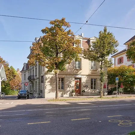 2, Perfect Location, Comfortable & Modern Berna