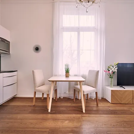 2, Perfect Location, Comfortable & Modern * Berna