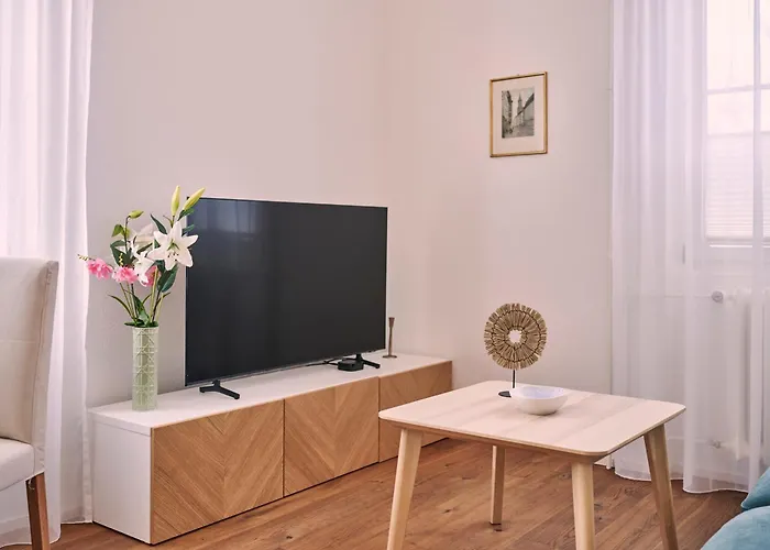 Apartamento 2, Perfect Location, Comfortable & Modern