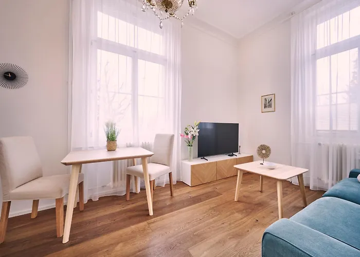 2, Perfect Location, Comfortable & Modern Berna