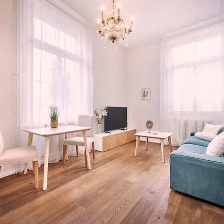 Apartment Perfect Location, Comfortable & Modern